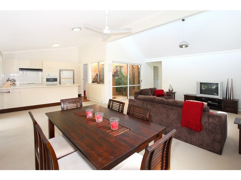 21 Elliott Street, Bundall QLD 4217