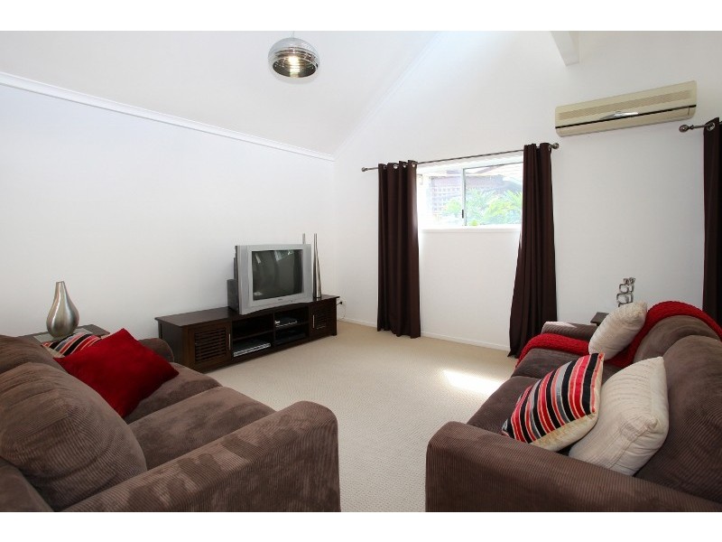 21 Elliott Street, Bundall QLD 4217