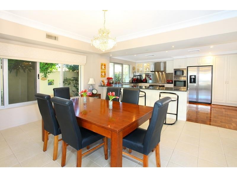 18 Kookaburra Court, Isle of Sorrento, Sorrento QLD 4217
