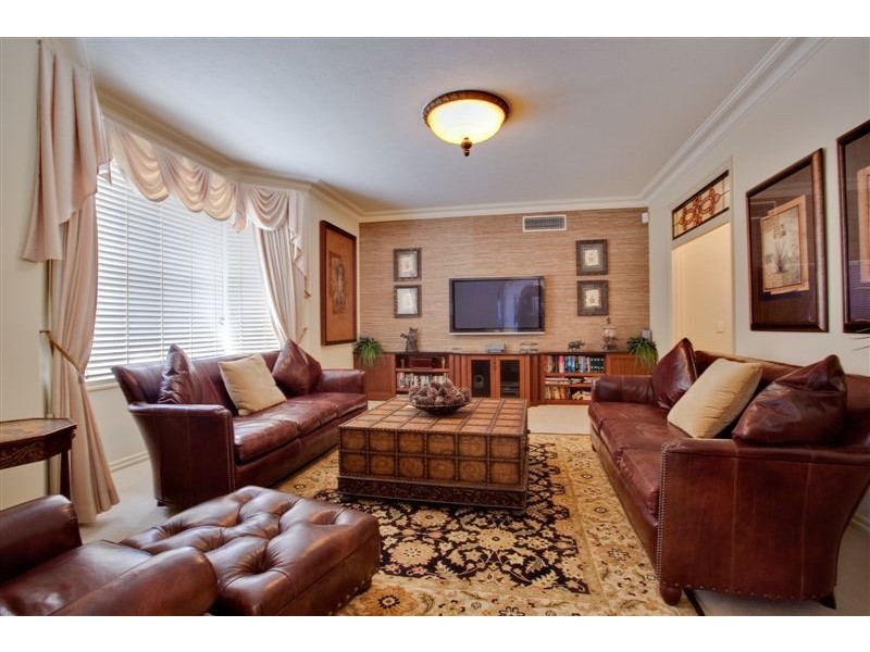 54 Commodore Drive, Paradise Waters QLD 4217