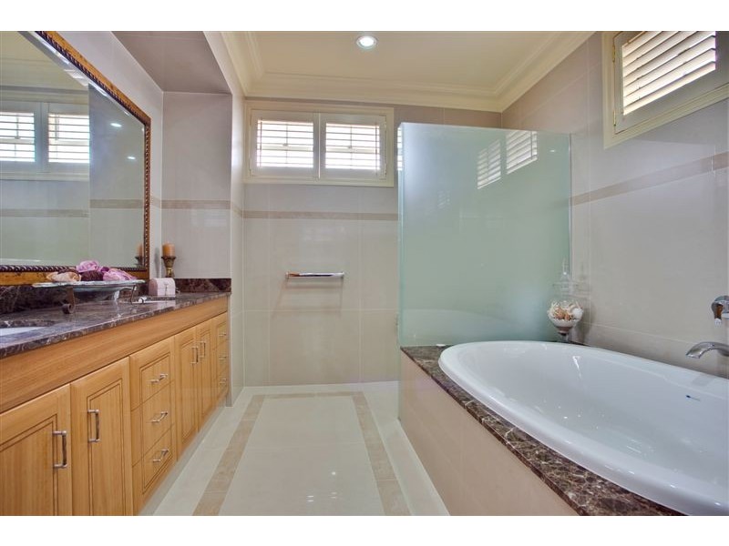 54 Commodore Drive, Paradise Waters QLD 4217