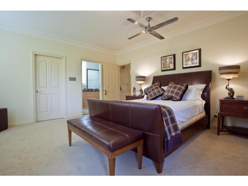 54 Commodore Drive, Paradise Waters QLD 4217