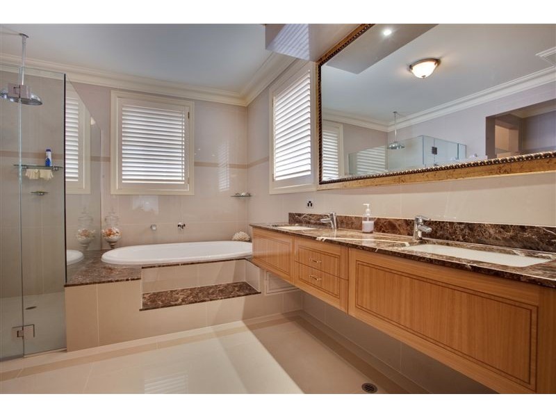 54 Commodore Drive, Paradise Waters QLD 4217