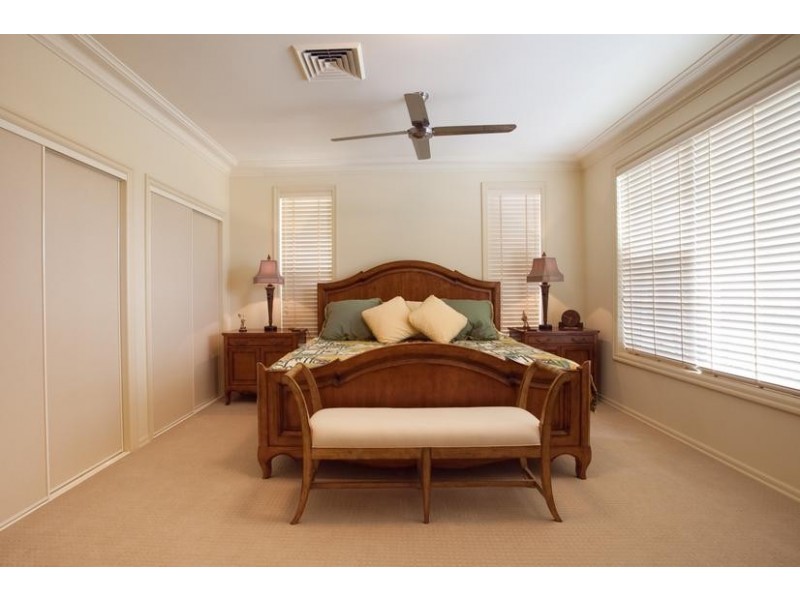 54 Commodore Drive, Paradise Waters QLD 4217