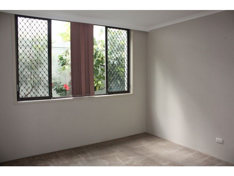 35 Armrick Avenue, Broadbeach QLD 4218