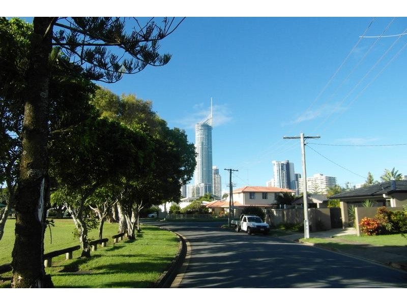 22 Verona Avenue, Isle Of Capri QLD 4217