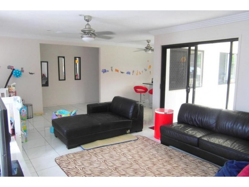 25 St Andrews Avenue, Isle Of Capri QLD 4217