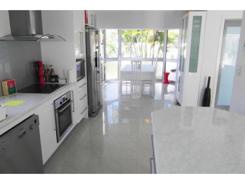 27 Allawah Street, Sorrento QLD 4217