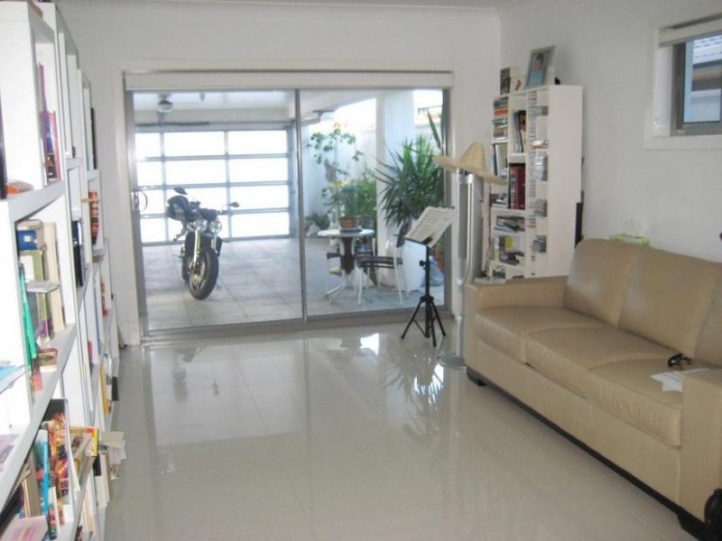 27 Allawah Street, Sorrento QLD 4217