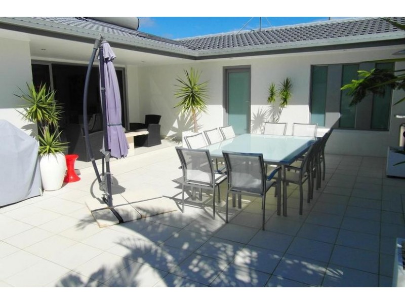 27 Allawah Street, Sorrento QLD 4217