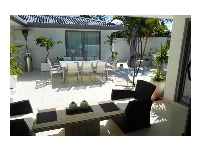 27 Allawah Street, Sorrento QLD 4217