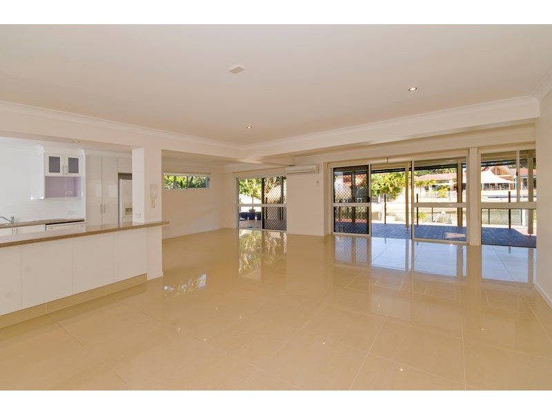 34 Gibraltar Drive, Isle Of Capri QLD 4217