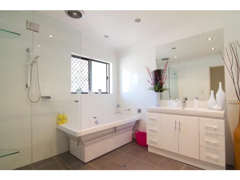 78 Campbell Street, Sorrento QLD 4217