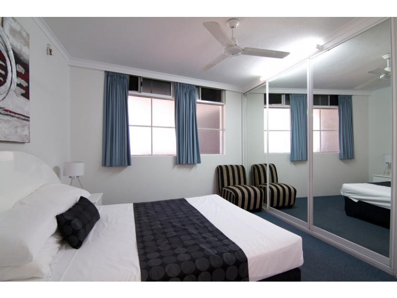1402 /9 Trickett Street ‘Surfers International’, Surfers Paradise QLD 4217