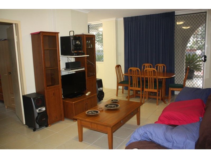 4 Clifford Street ‘Carlton’, Surfers Paradise QLD 4217