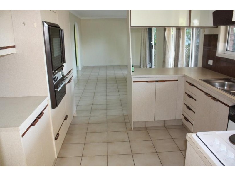 6 Milan Court, Isle Of Capri QLD 4217