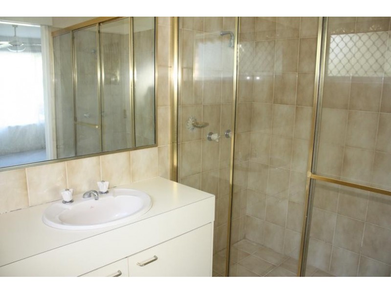 6 Milan Court, Isle Of Capri QLD 4217