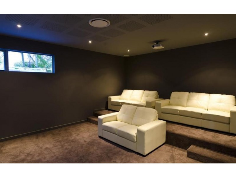 46 Amalfi Drive, Isle Of Capri QLD 4217