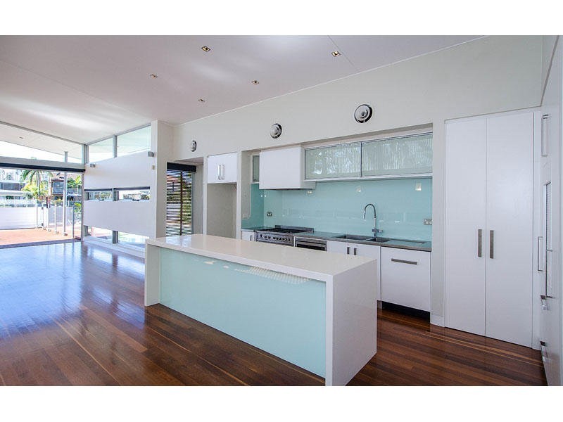 15 The Lido, Isle Of Capri QLD 4217