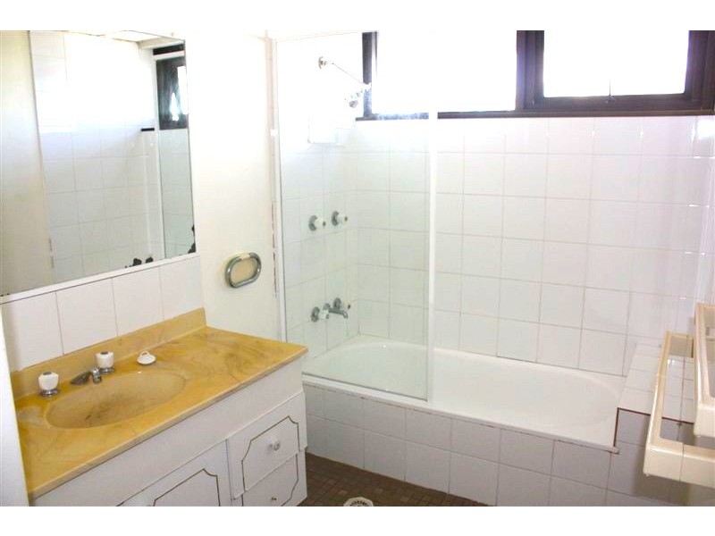 9 Trickett Street ‘Surfers International’, Surfers Paradise QLD 4217
