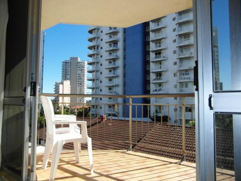 11 Riverview Parade ‘Alba Ten’, Surfers Paradise QLD 4217
