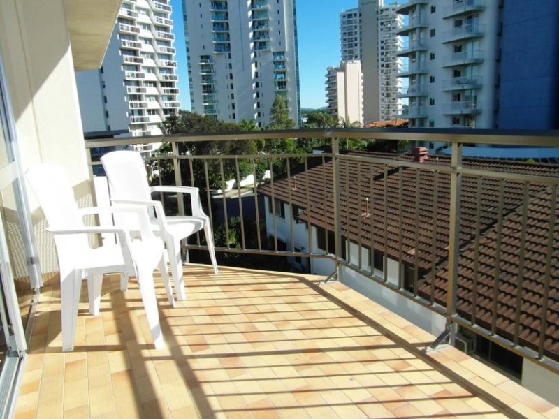 11 Riverview Parade ‘Alba Ten’, Surfers Paradise QLD 4217