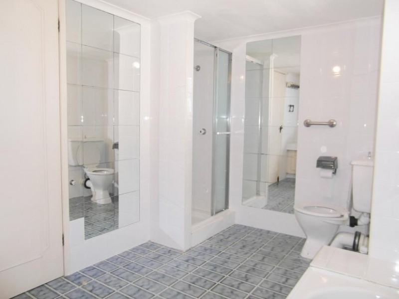 11 Riverview Parade ‘Alba Ten’, Surfers Paradise QLD 4217