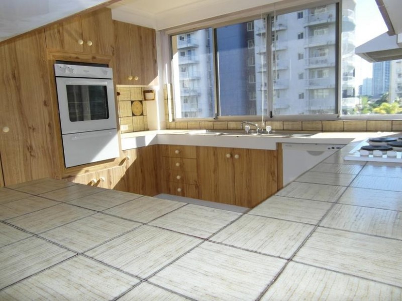 11 Riverview Parade ‘Alba Ten’, Surfers Paradise QLD 4217