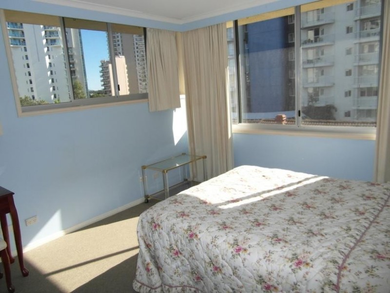 11 Riverview Parade ‘Alba Ten’, Surfers Paradise QLD 4217