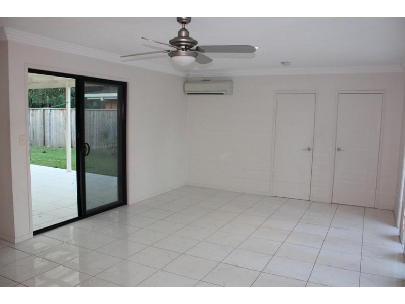 25 St Andrews Avenue, Isle Of Capri QLD 4217