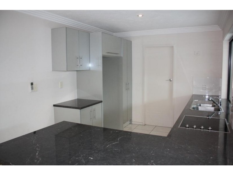 25 St Andrews Avenue, Isle Of Capri QLD 4217