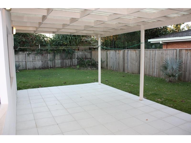 25 St Andrews Avenue, Isle Of Capri QLD 4217