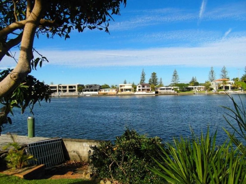 4 Holborow Close, Surfers Paradise QLD 4217