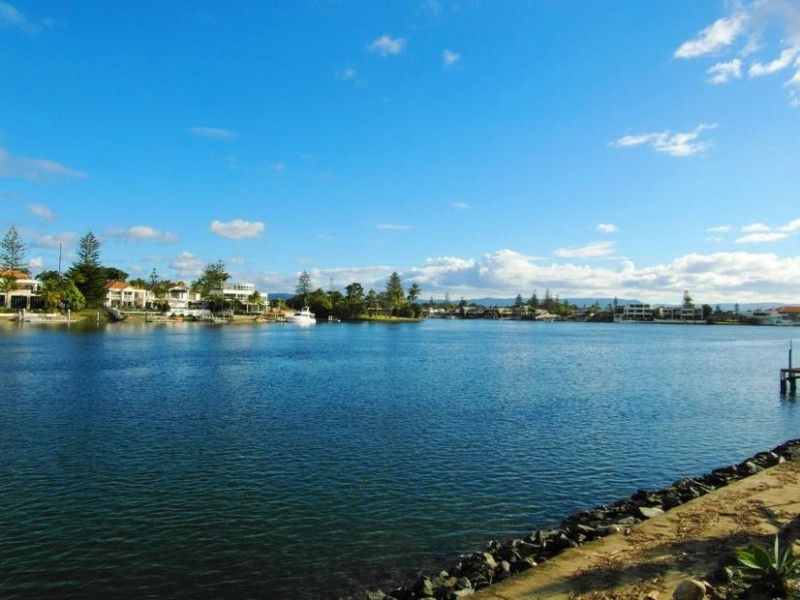 4 Holborow Close, Surfers Paradise QLD 4217