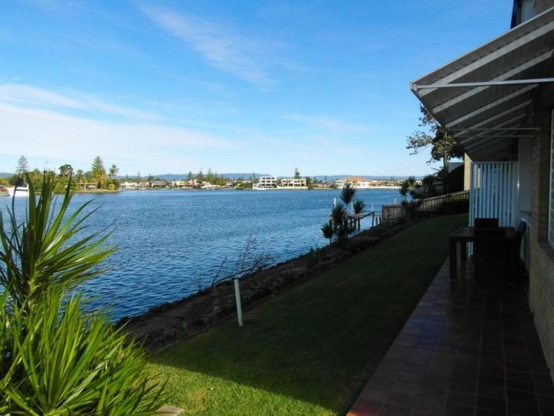 4 Holborow Close, Surfers Paradise QLD 4217