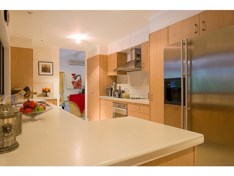 2 Buccaneer Court, Paradise Waters QLD 4217