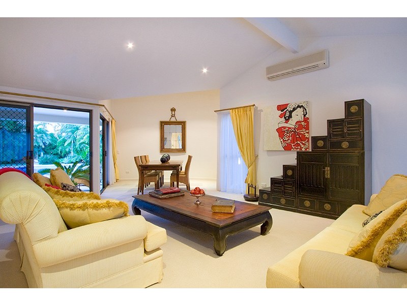 2 Buccaneer Court, Paradise Waters QLD 4217