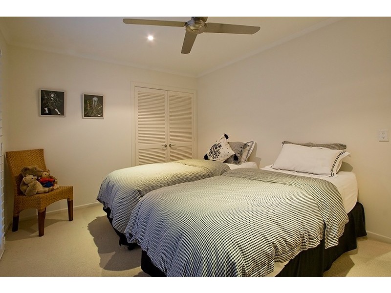 2 Buccaneer Court, Paradise Waters QLD 4217