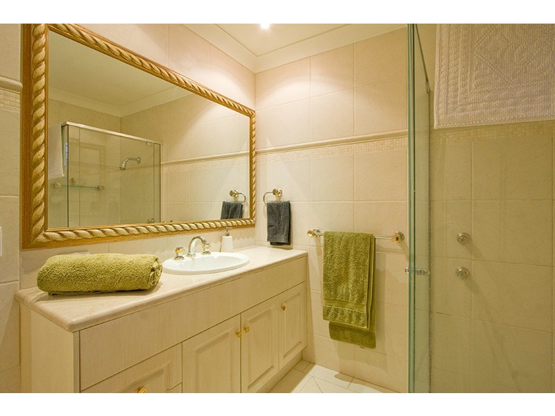 2 Buccaneer Court, Paradise Waters QLD 4217