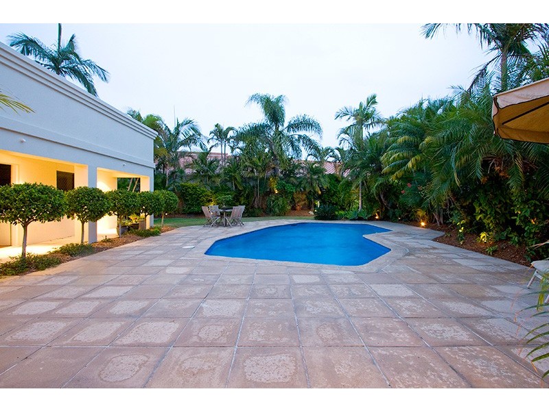 2 Buccaneer Court, Paradise Waters QLD 4217