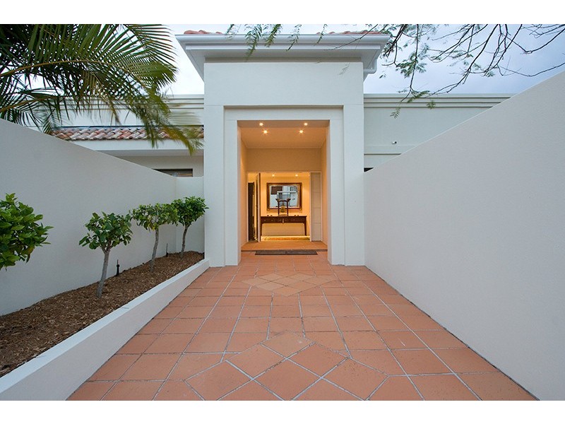 2 Buccaneer Court, Paradise Waters QLD 4217