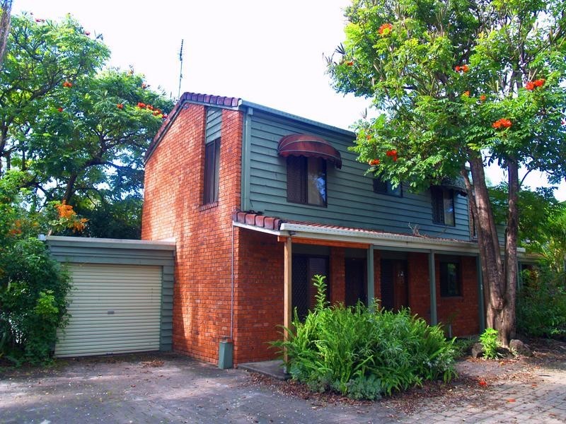 2/57 Benowa Road, Southport QLD 4215