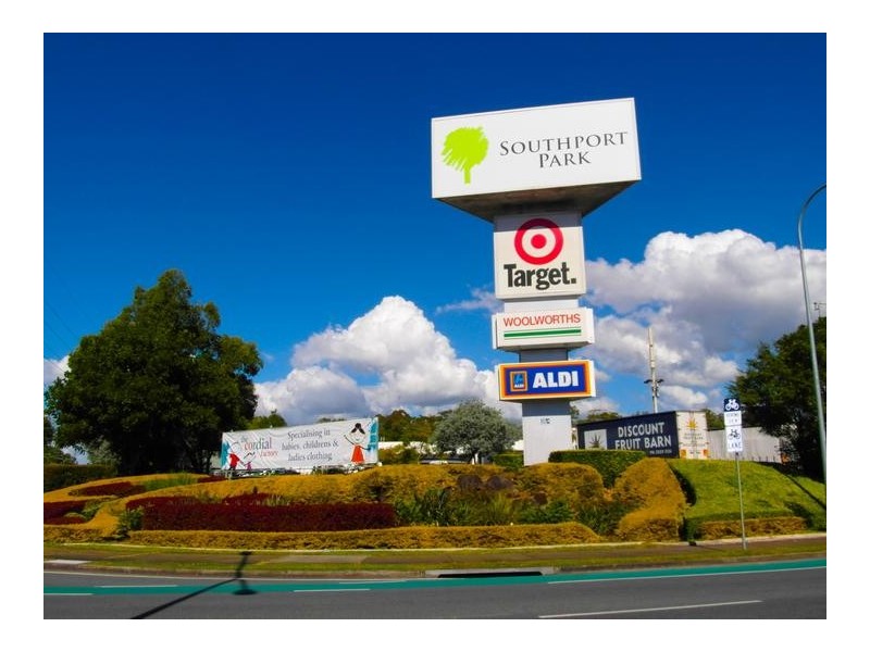 2/57 Benowa Road, Southport QLD 4215