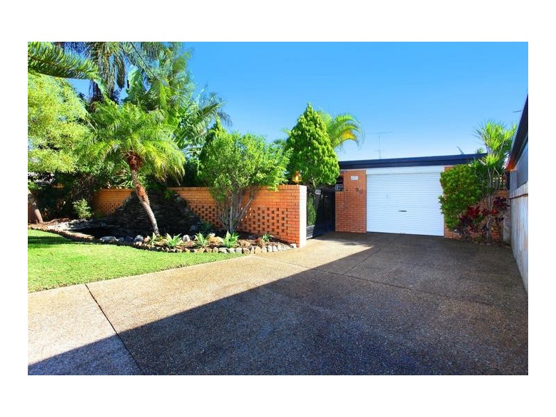 90 Gibraltar Drive, Isle Of Capri QLD 4217