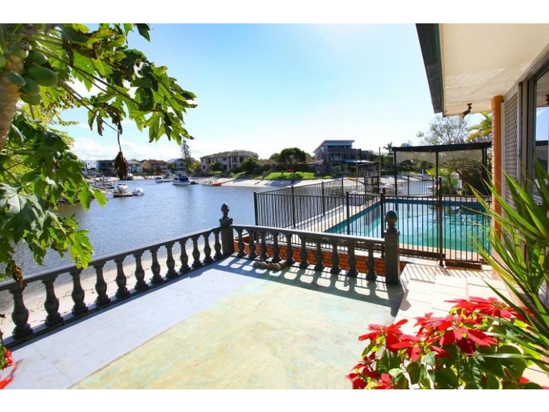 90 Gibraltar Drive, Isle Of Capri QLD 4217