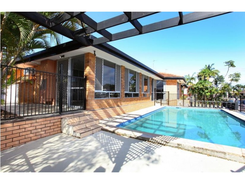 90 Gibraltar Drive, Isle Of Capri QLD 4217