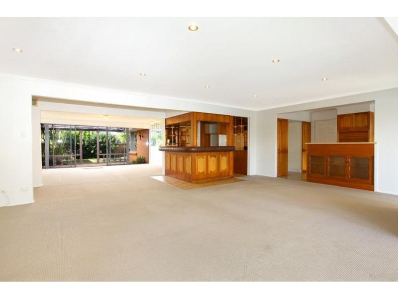 90 Gibraltar Drive, Isle Of Capri QLD 4217