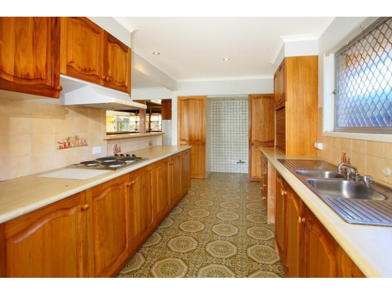 90 Gibraltar Drive, Isle Of Capri QLD 4217