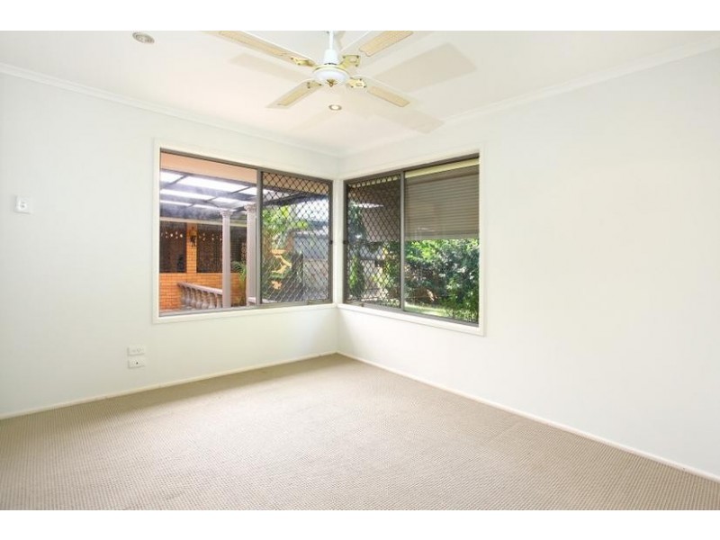 90 Gibraltar Drive, Isle Of Capri QLD 4217