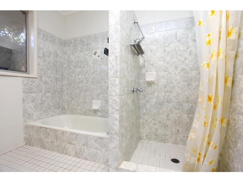 90 Gibraltar Drive, Isle Of Capri QLD 4217